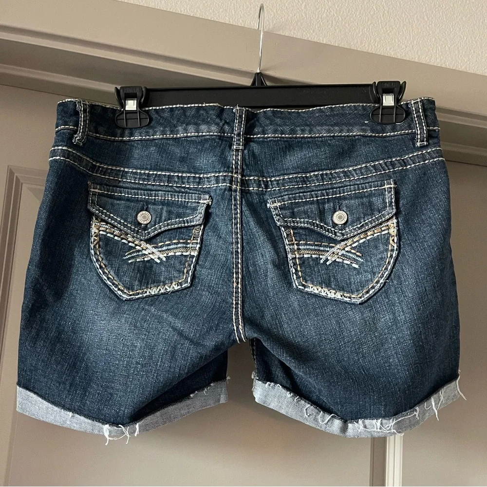 Rue21 Dark Blue Curvy Distressed Cuffed Denim Shorts - Picture 3 of 4